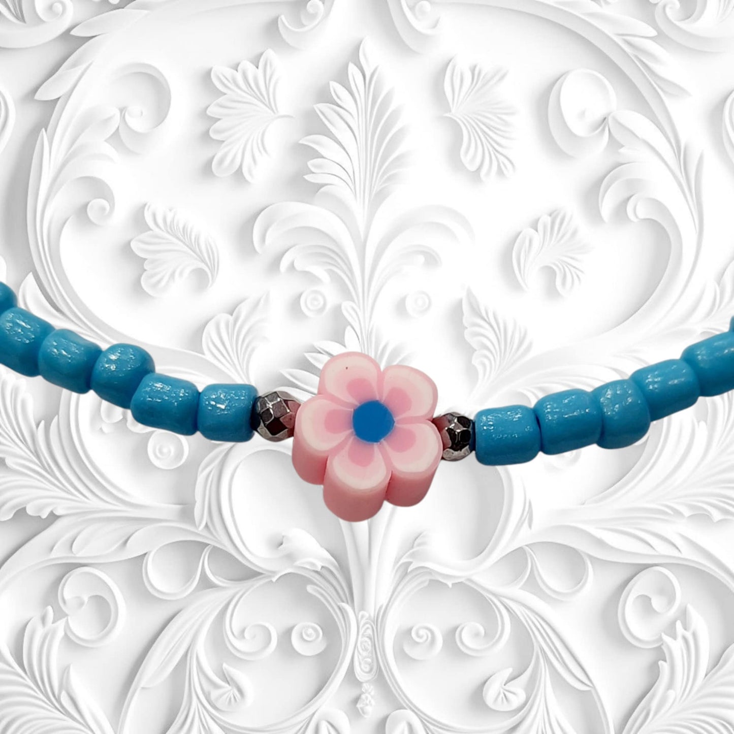 Γαλάζιο κολιέ με ροζ λουλούδι