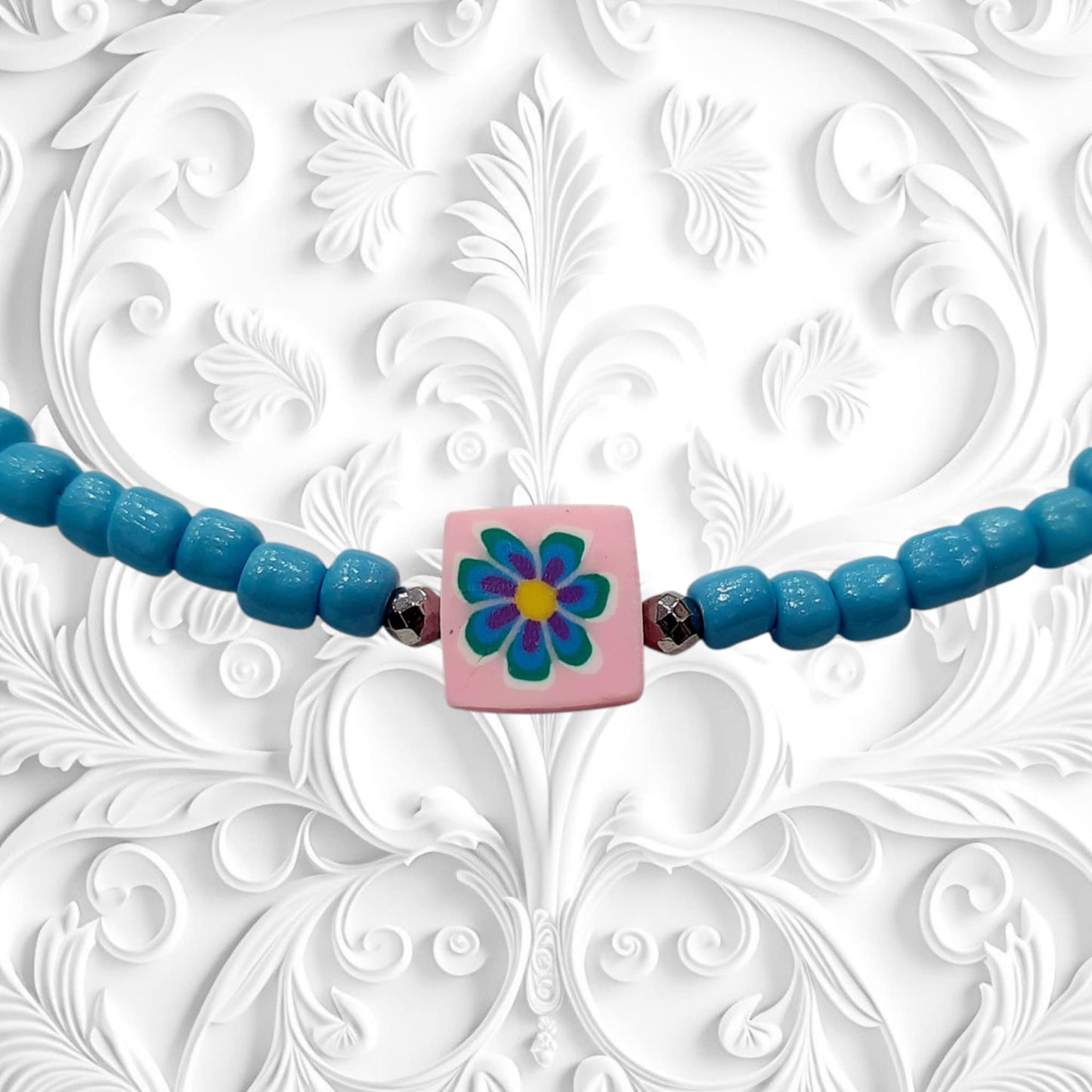 Γαλάζιο κολιέ με στοιχείο με γαλάζιο λουλούδι