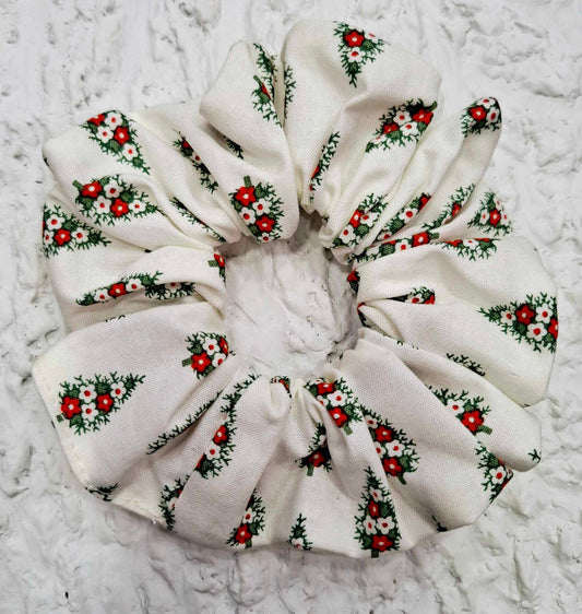 Χριστουγεννιάτικο  λευκό scrunchie με δεντράκια