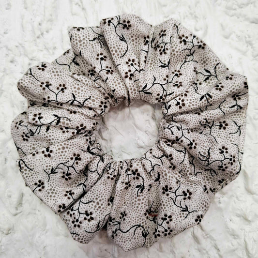 Χριστουγεννιάτικο scrunchie με μαύρα γκι