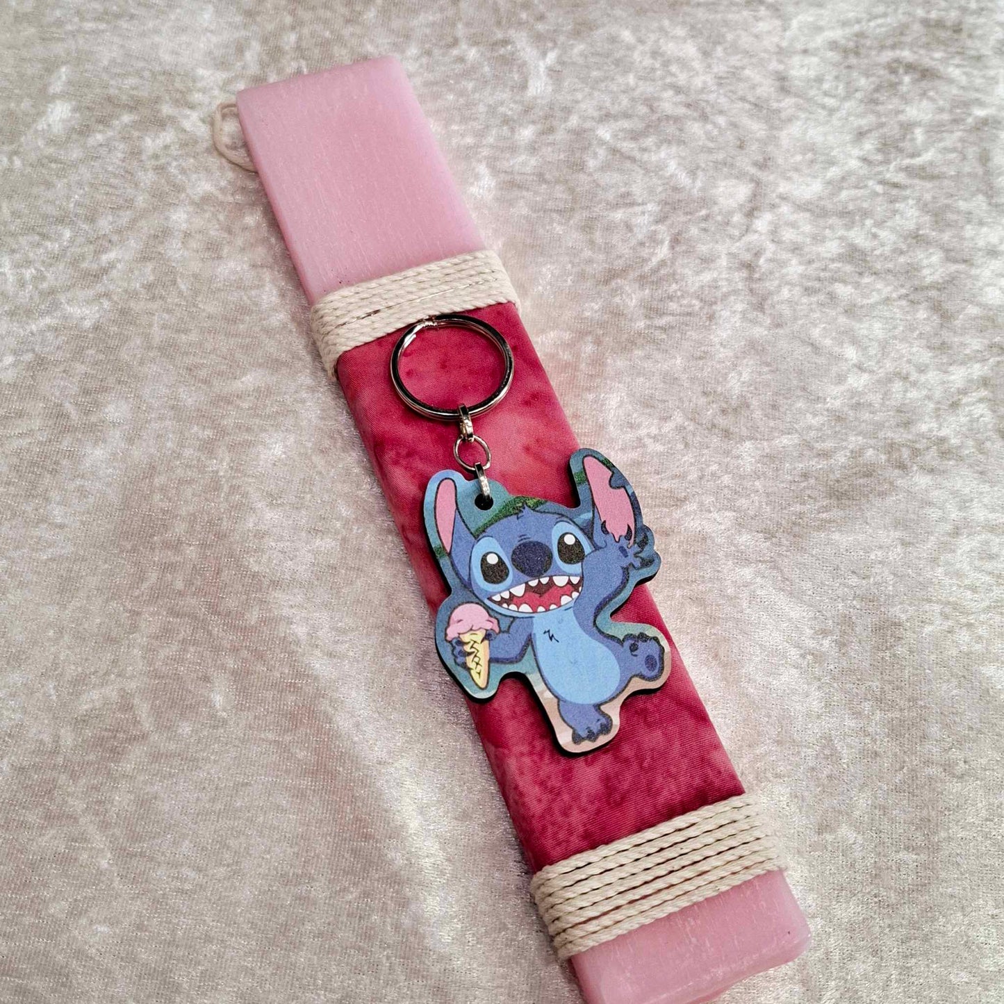 Ροζ αρωματική λαμπάδα Stitch