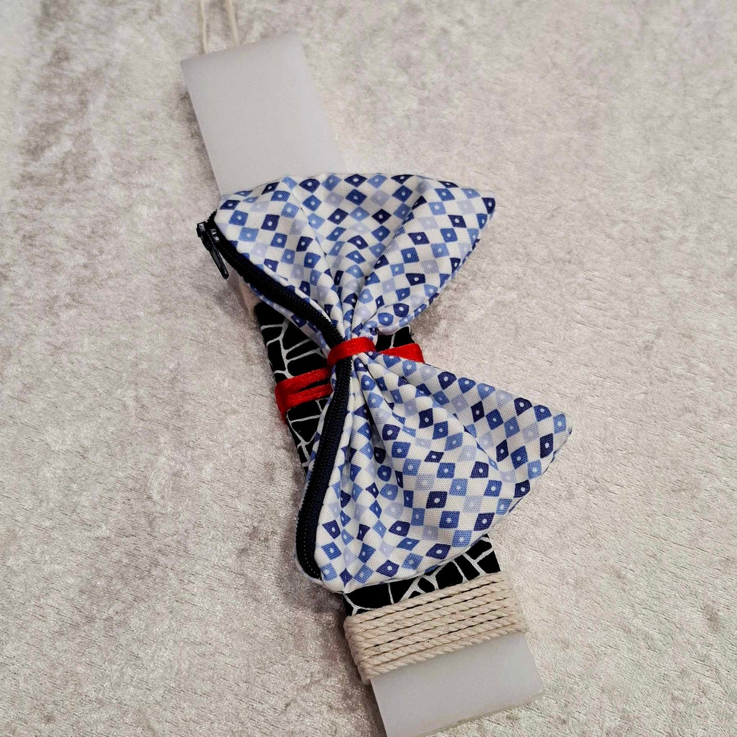 Λευκή λαμπάδα μπλε ρομβάκια